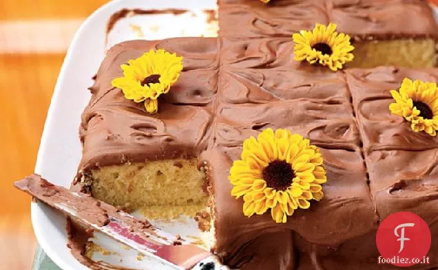 Torta di fogli gialli con glassa al cioccolato