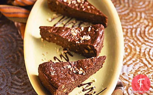 Torta di nocciole al cioccolato celeste