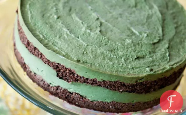 Torta al cioccolato a strati di avocado alla menta non cotta (senza glutine, latticini