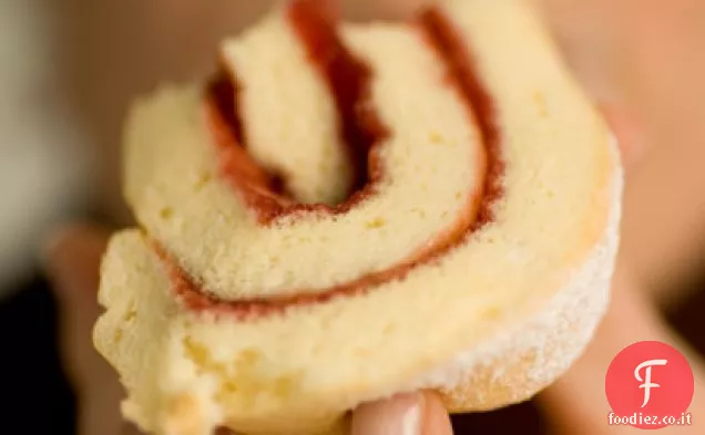 Rotolo di pan di spagna al lampone