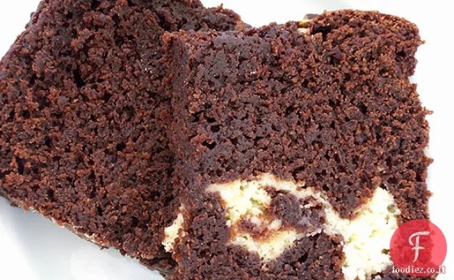 Crema di formaggio Swirl torta al cioccolato fondente