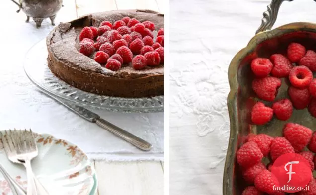 Torta di nocciole al cioccolato senza farina