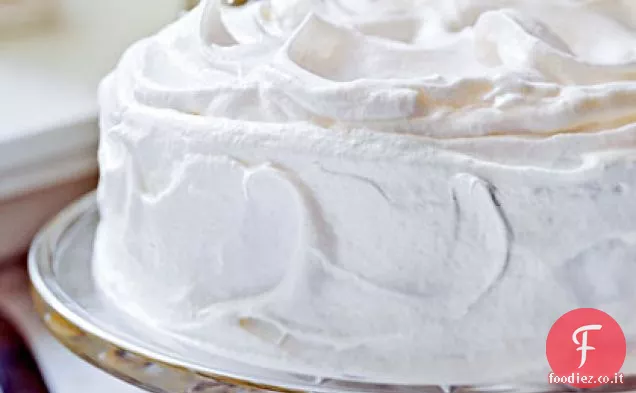 Torta al burro giallo con glassa di meringa alla vaniglia