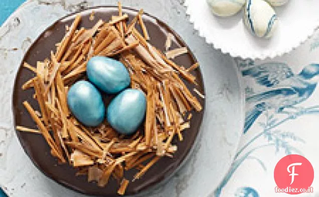 Ricca Torta al Cioccolato con Ganache Glassa e Tartufo-uovo Nido