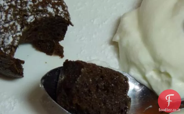Torta di banana al cioccolato calda e morbida
