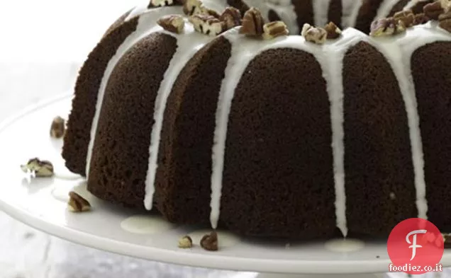 Melassa Spice Bundt Torta con glassa Bourbon Pecan
