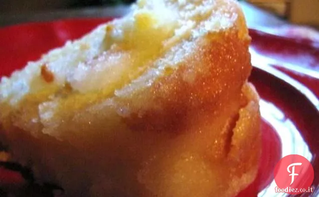 Torta al bundt di crema di formaggio al cocco e lime