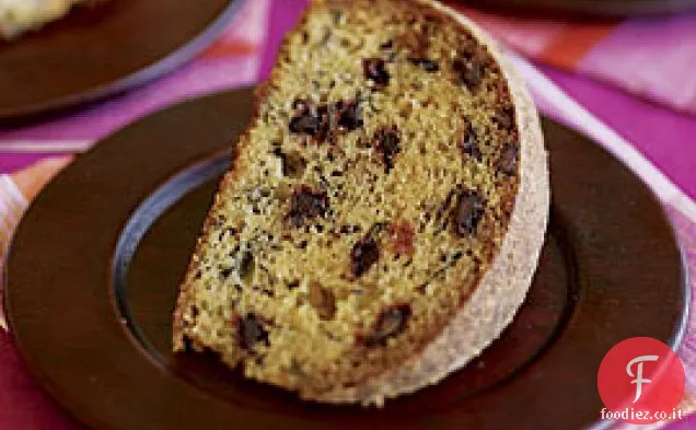 Torta di banana al burro marrone con gocce di cioccolato