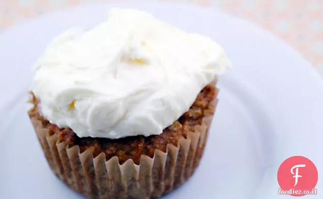 Torta di carote Cupcakes con crema di crema di formaggio glassa