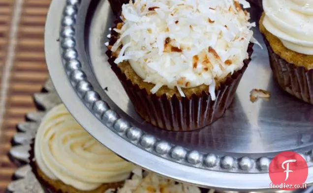 Torta di carote Cupcakes con crema di formaggio glassa