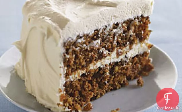 Classica torta a strati di carote con glassa di crema di formaggio alla vaniglia