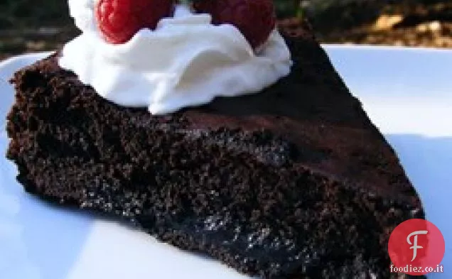 Torta al cioccolato senza farina calda con salsa al caramello