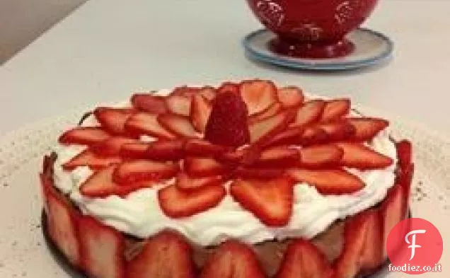 Torta di mousse al cioccolato alla fragola