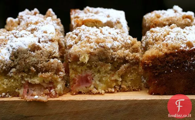 Grande torta di caffè briciola