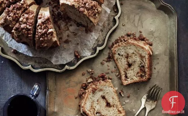 Torta al caffè Snickers con glassa al caramello salato