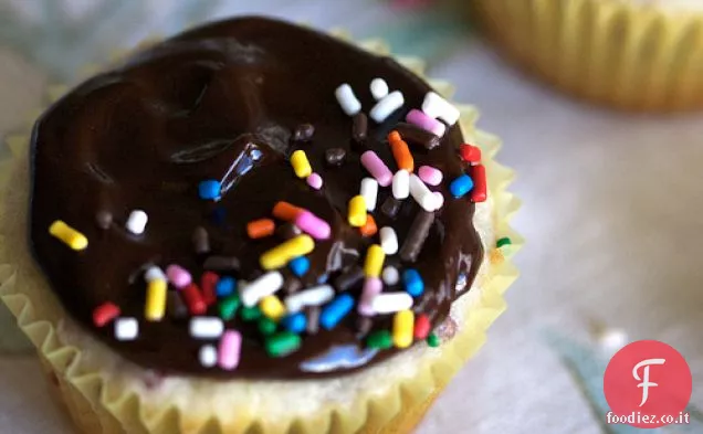 Cupcakes di mandorle al lampone con Ganache al cioccolato
