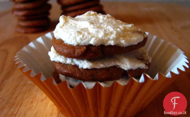 Cupcakes di ghiacciaia con biscotti di pan di zenzero