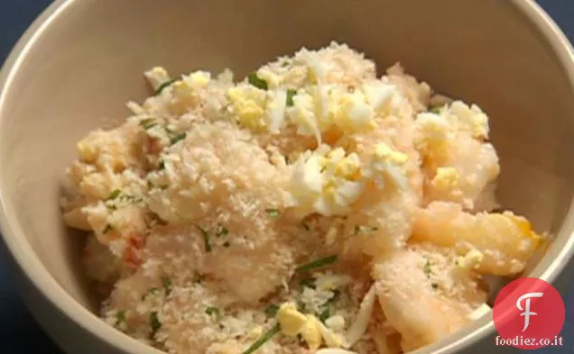 Cajun Snapper e gamberetti su pancetta formaggio Cheddar grana con Coulis pepe rosso