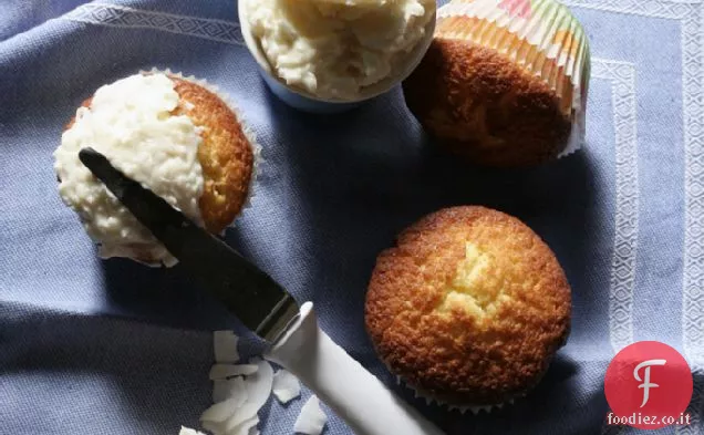 Cupcakes di cocco con glassa di cocco