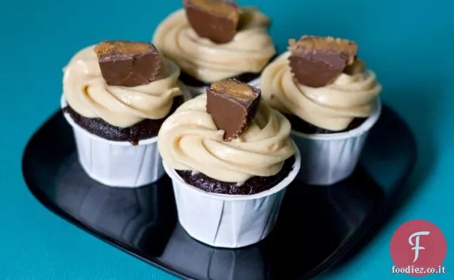 Mini Cupcakes al cioccolato con glassa al burro di arachidi