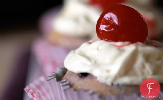 Cupcakes con gocce di cioccolato alla ciliegia