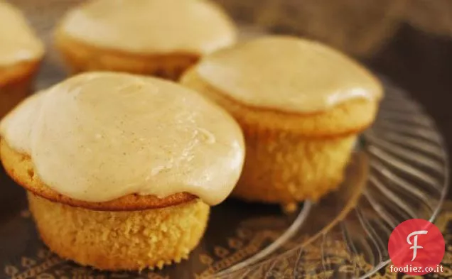 Cupcakes di zucchero di canna con glassa di burro marrone di Martha