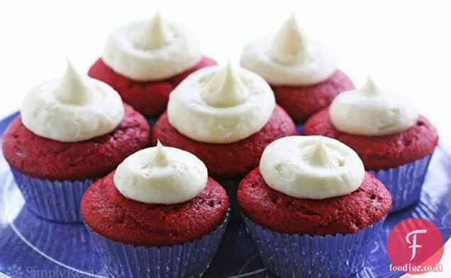 Cupcakes di velluto rosso con glassa di crema di formaggio