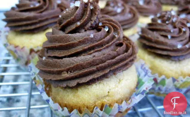 Cupcakes al burro di arachidi con glassa al cioccolato e Fleur De Sel