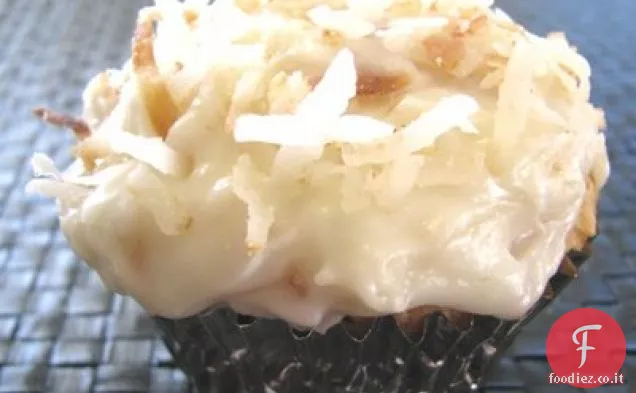 Cupcakes alla crema di cocco con glassa di formaggio al cocco tostato