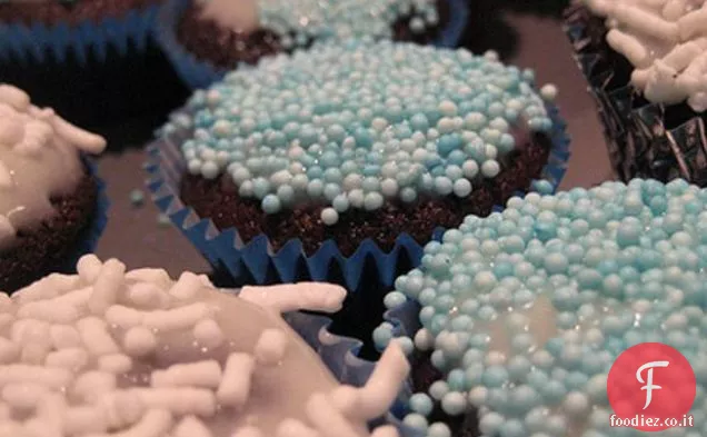 Cupcakes al cioccolato al latticello con glassa di formaggio cremoso leggero