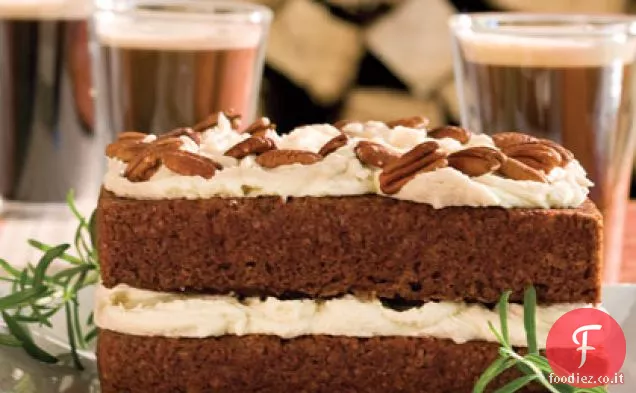 Torta di pan di zenzero con crema di burro robusta