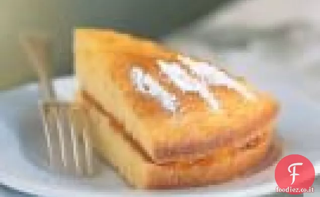 Torta a strati semplice con marmellata