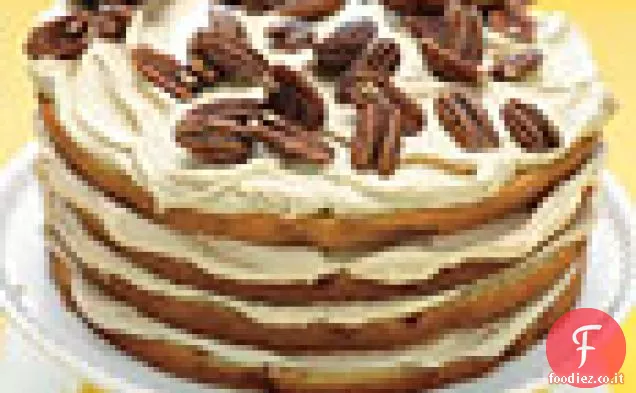 Torta a strati di banana con crema al caramello e noci pecan