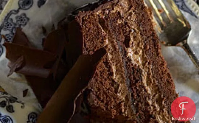 Torta a strati di cannella-caramello-ganache