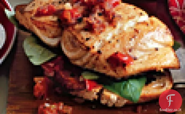 Baccalà arrostito su grandi crostini di aglio