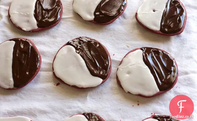 Biscotti di velluto rosso bianco e nero