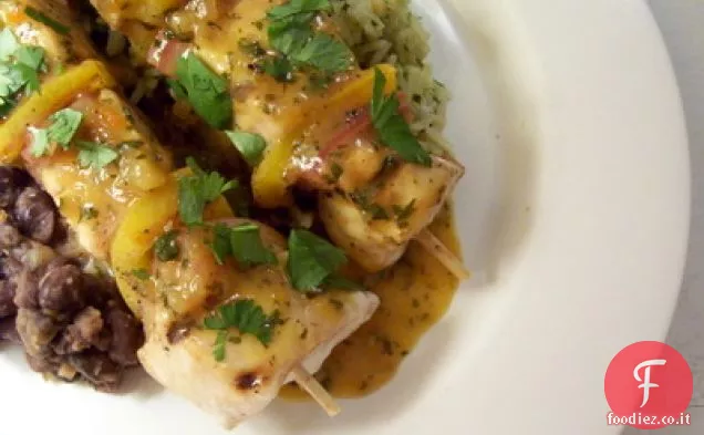 Spiedini di pesce spada glassati di Guava alla griglia con Habanero Moj all'arancia