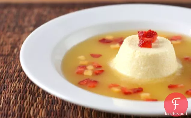 Soufflé Glacé al frutto della passione con zuppa di frutta all'ananas