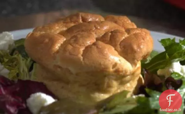 Souffl di formaggio di capra due volte al forno su un letto di verdure miste Ricetta