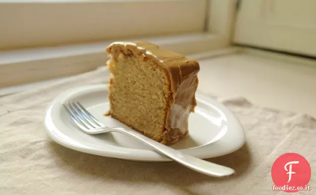 Torta di spezie della famiglia Faulknerian, con glassa al caramello