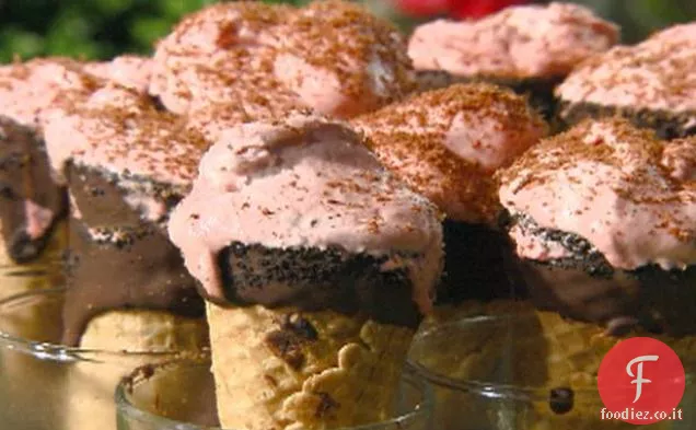 Coni di tiramisù alla fragola