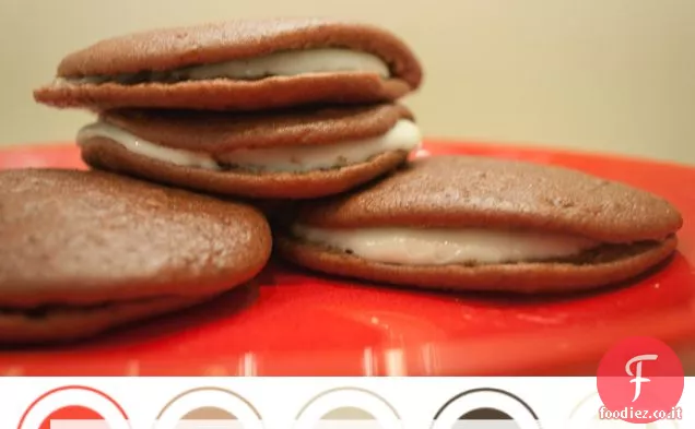 Cioccolato e crema di formaggio Whoopie Pies