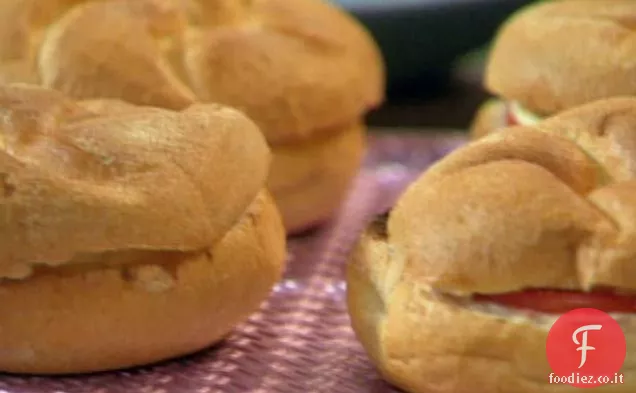 Involtini di Calzone con Salame, Pomodoro e Basilico