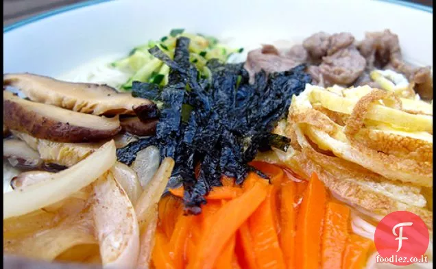 Mool Gooksu (spaghetti misti coreani in brodo di acciughe)
