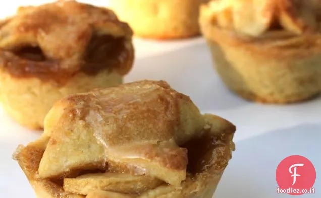 Mini torte di Brandy-apple con crosta di farina di mais