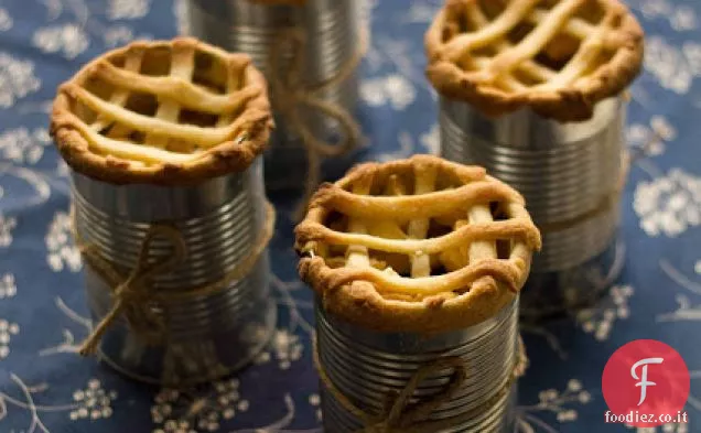 Torta di mele in una lattina