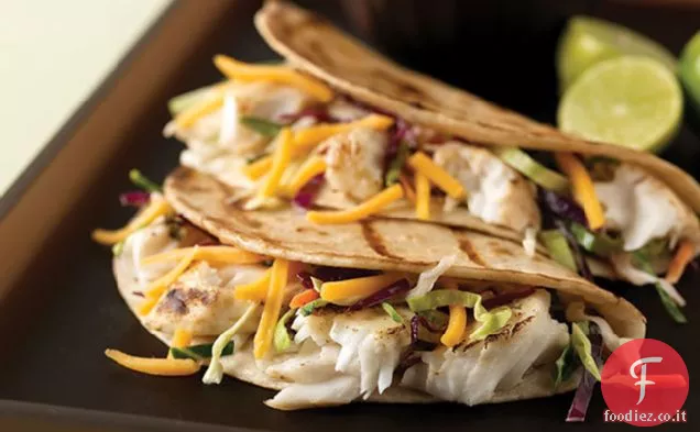 Tacos di pesce alla griglia con insalata di cavolo cremosa per due