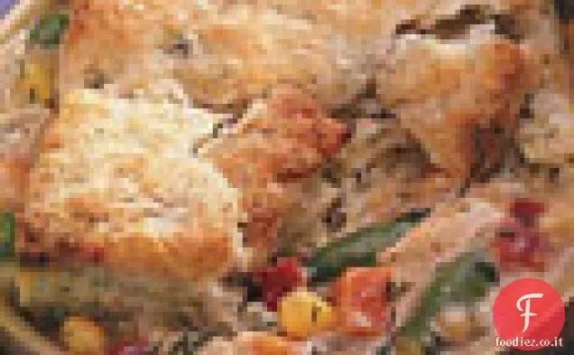 Pollo e verdure pentola torte con Dilled biscotto Topping
