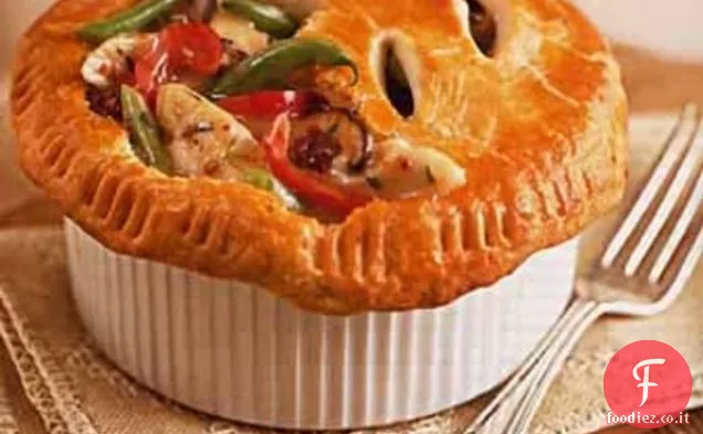 Torte di pollo e verdure con crosta di crema di formaggio