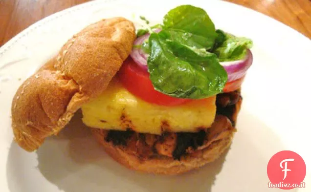 Hamburger di tacchino hawaiano con salsa di ananas e papaya